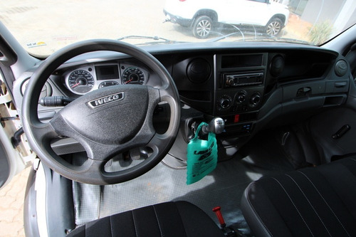 Imagem 14 de 25 de Iveco Daily 70c17 Cabine Dupla Único Dono