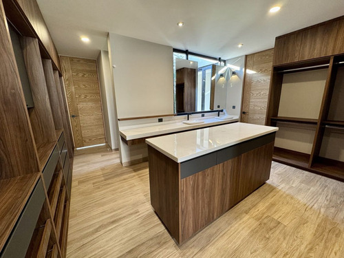 Residencia De Lujo Con Alberca, Área Verde Posterior- Altozano