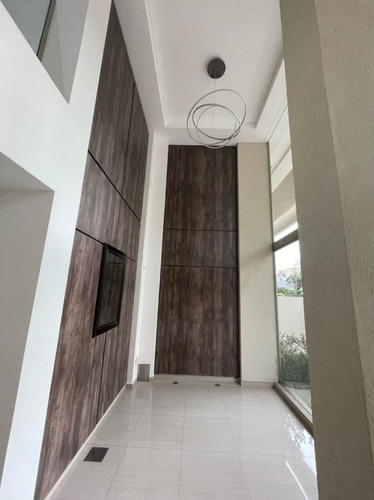 Imagen 2 de 14 de Hermoso Departamento En Venta De 3 Ambientes Con Cochera - Banfield