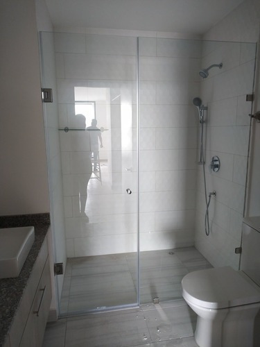 Imagen 4 de 10 de Cabinas De Baño En Vidrio Templado