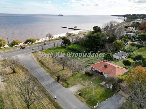 En Venta Casa A Metros De La Rambla Costanera, Colonia