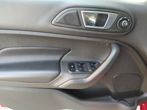 Imagen 12 de 14 de Ford Fiesta 2017 1.6 Titanium Sedan At