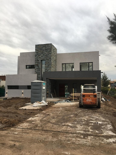 Imagen 1 de 26 de Hermosa Casa Con Pileta En El Principado De Canning