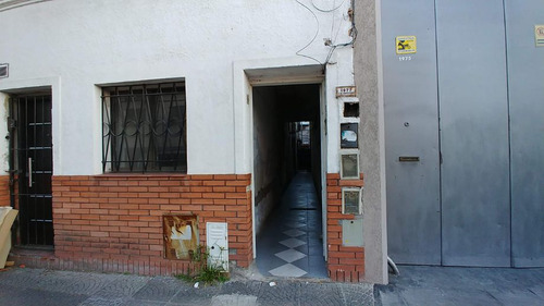 Departamento Tipo Casa En Planta Baja Sitio De Montevideo 1977, Lanus