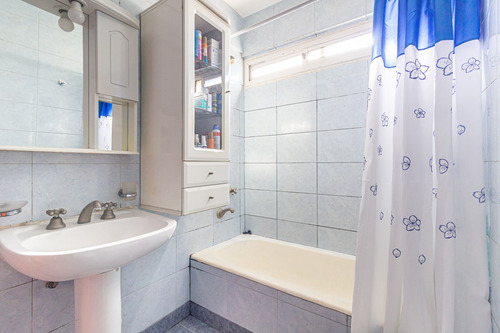 Venta. Tres Ambientes Con Dependencia. Barracas.