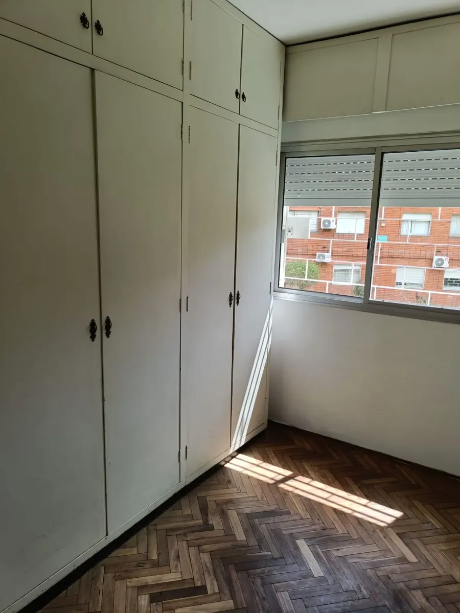 Apartamento En Excelente Estado Y Luz Natural En Todos Sus Ambientes. Posee Placares En Cuartos, Baño Y Cocina.  Aire Acondicionado. Cerca De Servicios Y Avenidas Principales. · Photo 5