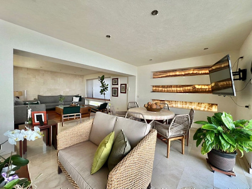 Casa En Venta En Valle Real 4 Recamaras