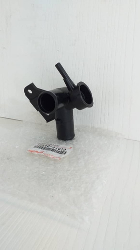Imagen 2 de 4 de Toma De Agua Del Radiador Yaris 99-05 / 16502-21010