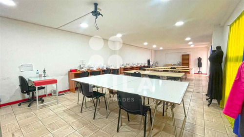 15% Bajo Tasación. Edificio De 4 Pisos De Múltiples Espacios