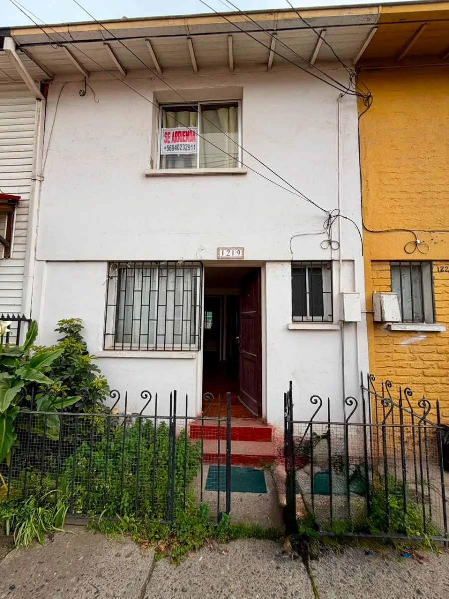 Imagen 1 de 11 de Arriendo Casa 2d1b En Villa San Fernando, Sector Céntrico