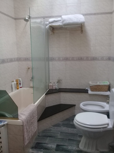 Imagen 8 de 28 de Importante Chalet De 6 Ambientes Sobre Doble Lote