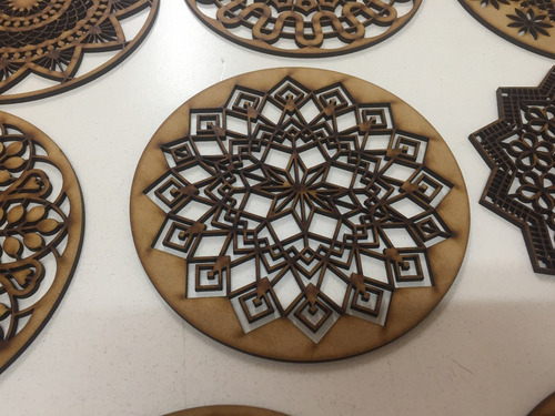 Imagen 6 de 10 de Mandala Souvenir Laser De Fibrofacil Somos Fabricantes 15cm