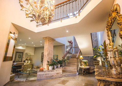 Casa En Venta En Valle Real Frente A Parque