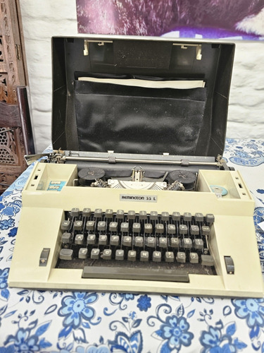 Máquina De Escribir Antigua Remington