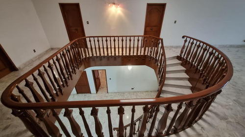 Residencia De Alta Plusvalía En El Corazón De Querétaro Con Uso De Suelo Mixto Inversión Garantiz...