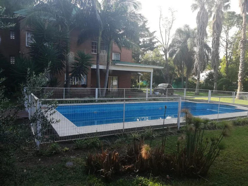 Casa En Venta - 4 Dormitorios 3 Baños - Cochera - 2.200mts2 - Florencio Varela
