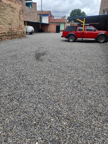 Amplio Lote 580m2. A Dos Cuadras Del Parque De La Villa Y Cerca A La Zona Bancaria Davivienda, Av Villas, Banco Caja Social, Actualmente Funciona Como Parqueadero.