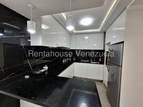 Apartamento En Venta Zona Centro Maracay 25-21980 Dt