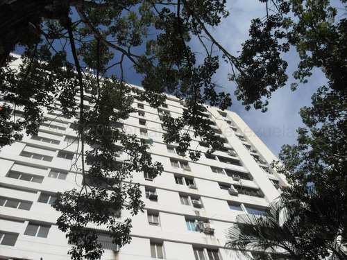 Norma Piña Asesora Inmobiliaria Rentahouse Vende Espacioso Apartamento Con Clima De Montaña En El Bosque. Cod 24-21130