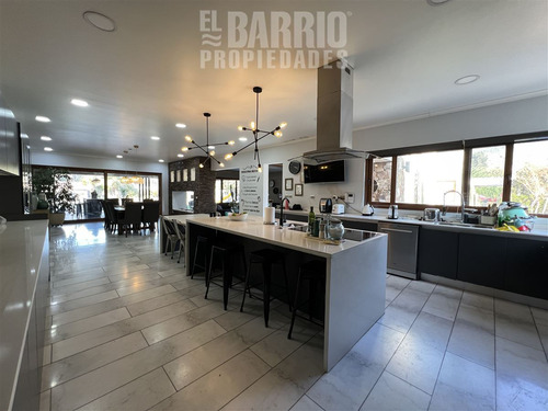 Casa En Venta De 4 Dorm. En Colina