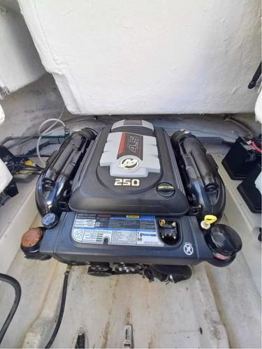 Imagen 24 de 24 de Lancha Cuddy Klase 2400 No Quicksilver Mercruiser 250hp Brav