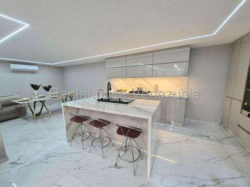 Maravilloso Y Completamente Remodelado Apartamento En Venta Con Inmejorable Ubicación Colinas De La Tahona
