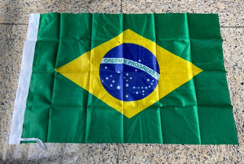 Imagem 2 de 3 de Bandeira Brasil 60x90 - Unidade
