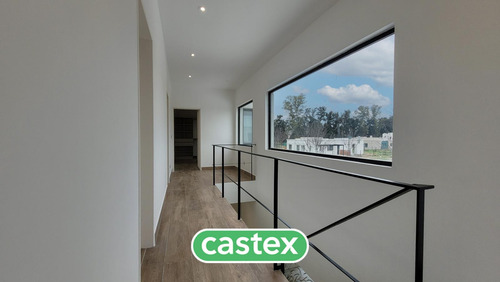 Casa En Venta En El Barrio Cerrado Santo Tomas, Pilar
