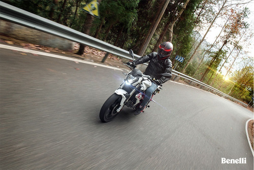 Imagen 21 de 25 de Benelli Tnt 150 I Con Regalo Financia Delcar Motos ®