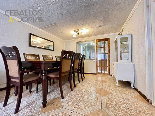 Casa En Venta De 2 Dorm. En Villa Alemana