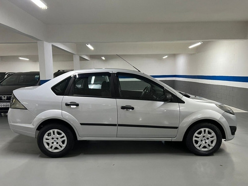 Imagem 7 de 13 de Ford Fiesta Sedan Ano 2011 1.6 Completo