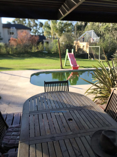Imagen 1 de 12 de Casa En Barrio Cerrado De 3 Dormitorios Con Fondo Y Piscina