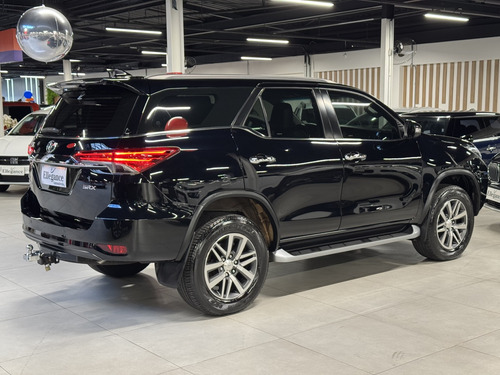 Toyota Hilux SW4 2.8 SRX 4X4 7 LUGARES 16V TURBO INTERCOOLER DIESEL 4P AUTOMÁTICO