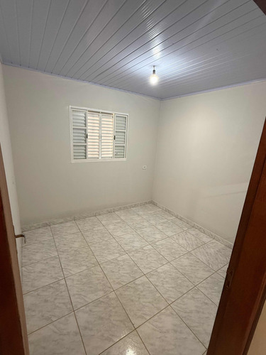 Casa Com Dois Quartos Sala E Cozinha Americana