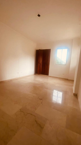 Apartamento En El Exclusivo Ensanche Serralles, Frente A Parque De La Vida.