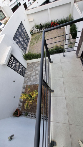 Casa En Venta En Cluster Privado Con Mejoras