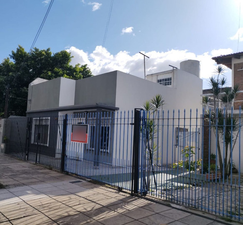 Casa Multifamiliar  Con 2 Cocheras Al Frente 