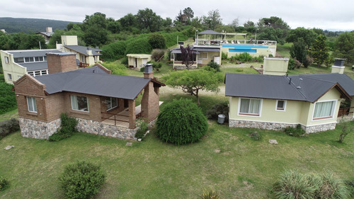 Venta De Complejo De Cabañas Con La Mejor Calificación En Todos Los Portales - 8 Cabañas - 10.000m2