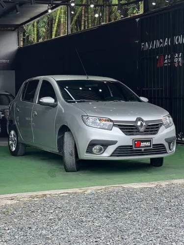 Renault Logan 1.6 Privilege / Intens