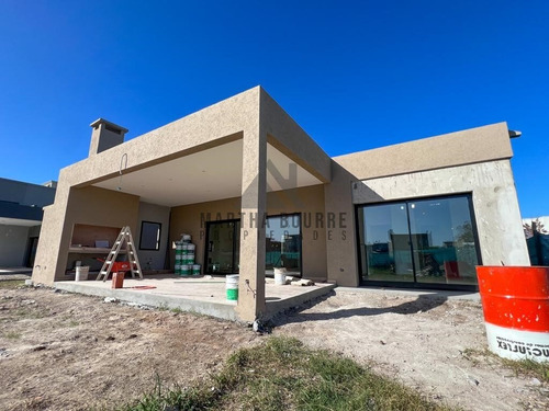 Casa En Venta En Barrio Privado Santo Tomas, Pilar, G.b.a. Zona Norte
