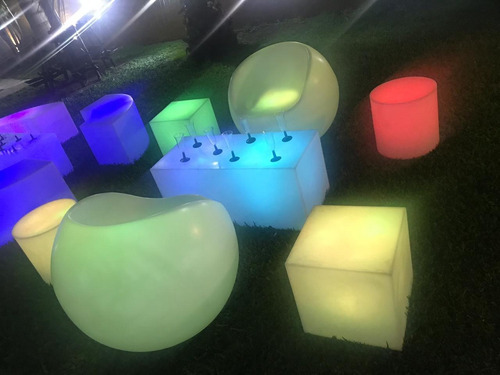 Imagen 10 de 10 de Livings Led Puffs Sillas Mesas Fraperas Barra Movil Eventos