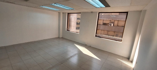 Preciosa Oficina De 42 Planta Libre, Metro P. De Valdivia
