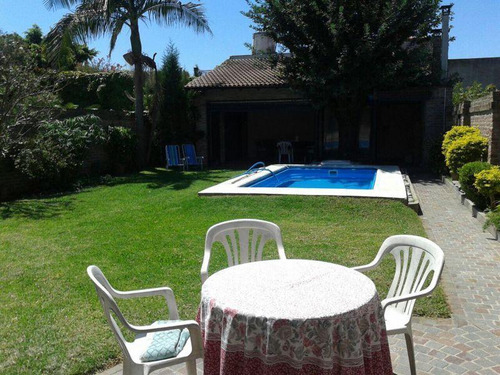 Casa En Venta - 2 Dormitorios 2 Baños - Cochera - 381mts2 - Temperley