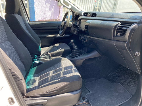 Toyota Hilux 2.7 Cabina Doble Sr Mt