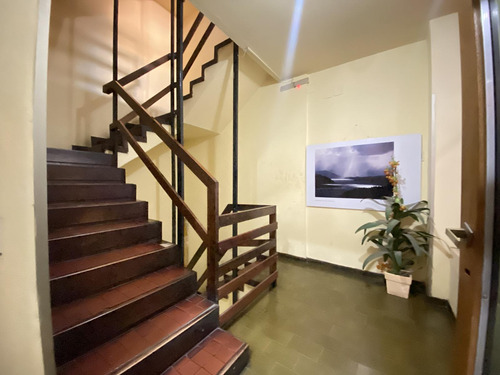 Departamento En El Centro En Venta De 1 Dormitorio Con Balcón Desocupado
