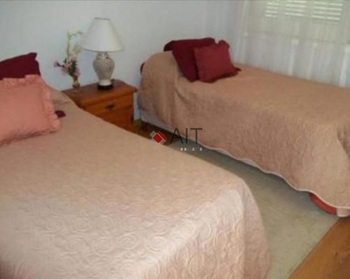 Imagen 8 de 14 de Muy Lindo Chalet Cerca De La Playa. 4 Dormitorios, Piscina Climatizada Y Mas
