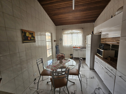 Belíssima Chácara Formada Com 2.400m2