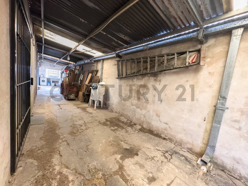 Casa En Venta De 3 Dormitorios Y Cochera. Calle 39 E/ 132 Y 133 - La Plata Vivienda Ubicada A ...