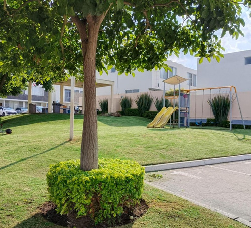 Casa En Venta, Parque Arrayanes, Guadalajara, Rh*