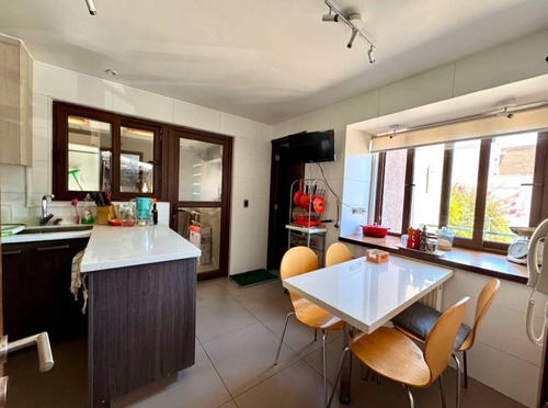 Maravillosa Casa Inglesa En Condominio Con Lindo Jardín